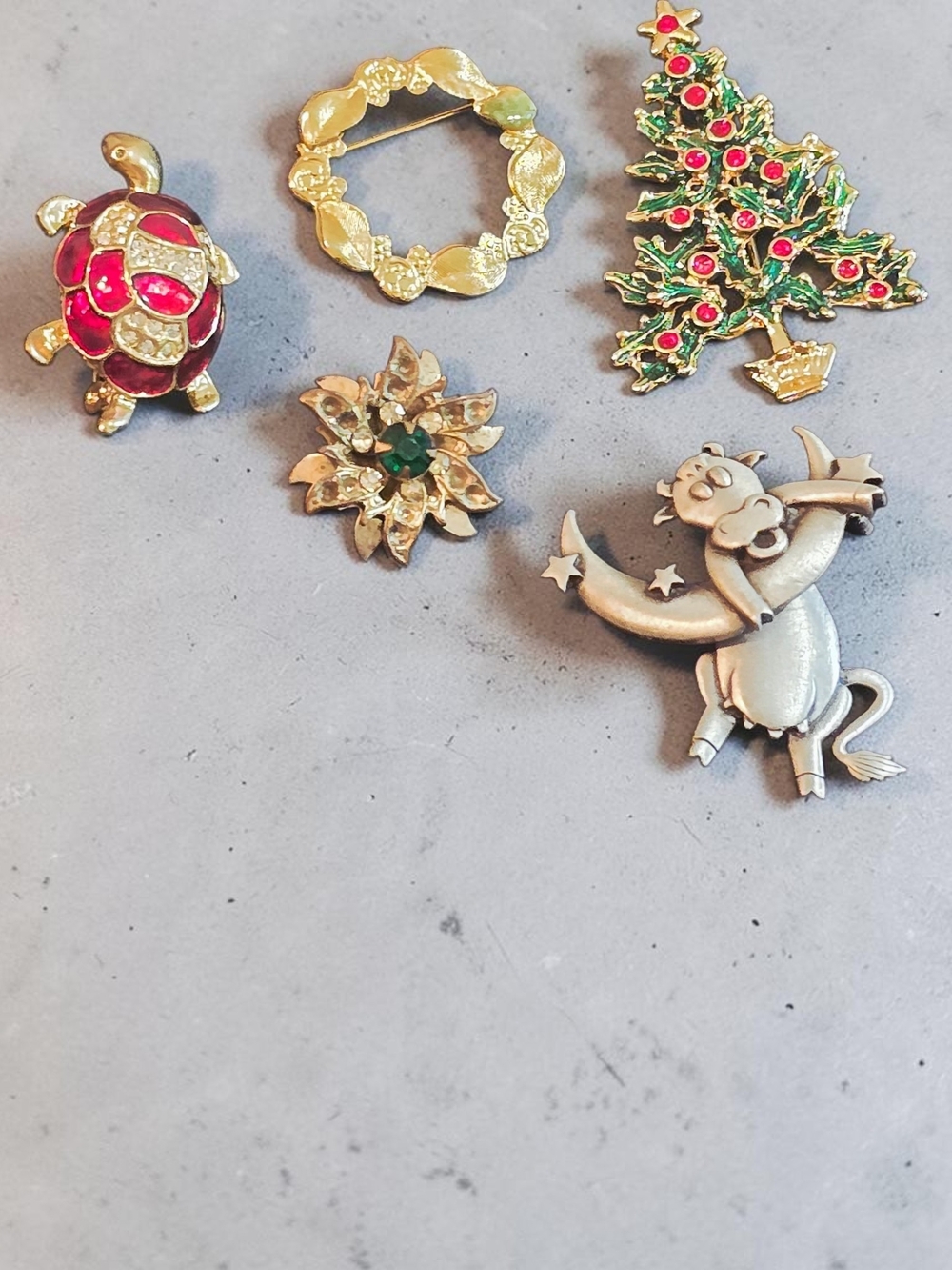 Vintage Lot Of Brooches And Great Condition Gold And Silver Tone Christmas Tree